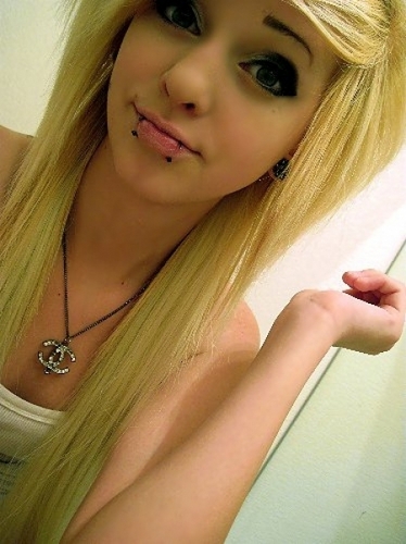 LizzieeLovesYou's profile picture. Lizzie.
17.:D
Vegetarian.c:
Ask if you wanna know more.(: