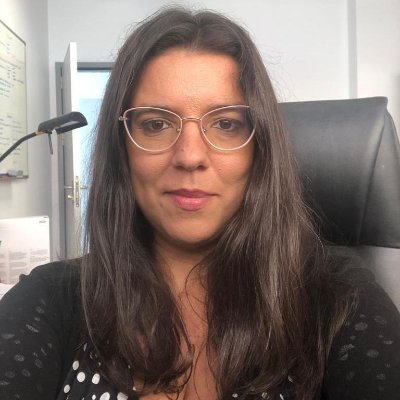 Licenciada en Administración y Dirección de Empresas por la Universidad de Almería.
Directora de Profesionales del Hospital Universitario Poniente.