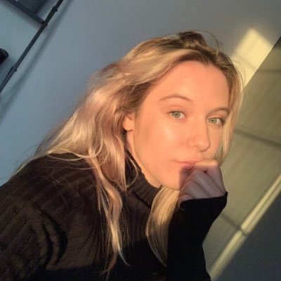 zoeschools's profile picture. 