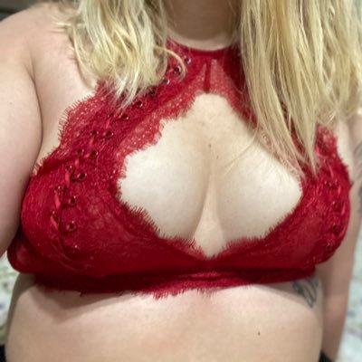 Hi! I’m Ronnie. I’ll post sexy and revealing pictures, and fun videos on my OnlyFans! Coming soon 🎉 send your friends my way if they like it thick! 🤪🤤