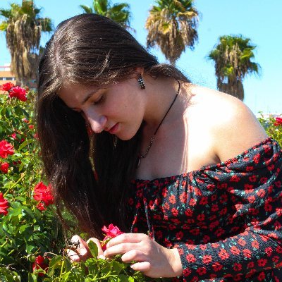 OlimpiaMailat's profile picture. English Studies and Audiovisual Translation. | Etimóloca de los gatos. 'Rage, rage against the dying ot the light.'