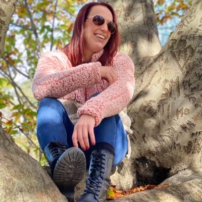 _jordiibabiixo's profile picture. country music | bonfires | dirt roads | jeeps 0|||||||0💚 | prek teacher✏️🖍📚