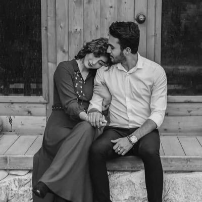 -- - هل يسمعني الله ! - نعم . - فلماذا لا يُعطيني ما أطلُب ؟ - لأن الطبيب يمنحك الدواء الذي يشفي ، وليس الذي تُحب 🌸 ،،