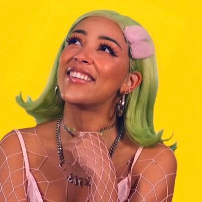 Here to provide updates on the 3 time grammy nominated artist @DojaCat 💛⚠️