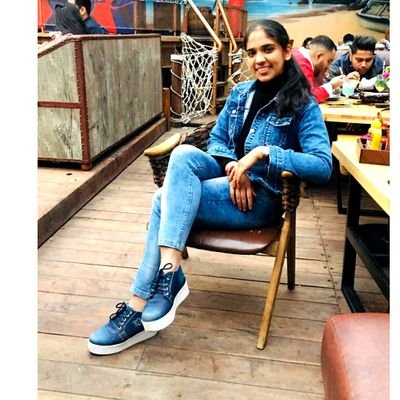 Nancysharma99's profile picture. librocubicularist 💫