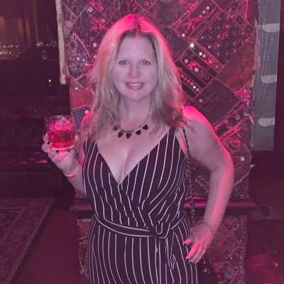 AngelaPoisson's profile picture. 🍺 🍷 🥃 ☕️ 🏀 🎶 & travel enthusiast