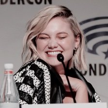 xxii. 𝑰 𝒅𝒐𝒏'𝒕 𝒍𝒊𝒌𝒆 𝒂 𝒈𝒐𝒍𝒅 𝒓𝒖𝒔𝒉, 𝑰 𝒅𝒐𝒏'𝒕 𝒍𝒊𝒌𝒆 𝒂𝒏𝒕𝒊𝒄𝒊𝒑𝒂𝒕𝒊𝒏𝒈 𝒎𝒚 𝒇𝒂𝒄𝒆 𝒊𝒏 𝒂 𝒓𝒆𝒅 𝒇𝒍𝒖𝒔𝒉 ✰ 𝑟𝑢𝑏𝑖́ + 𝑙𝑒𝑒𝑐𝘩 ✰