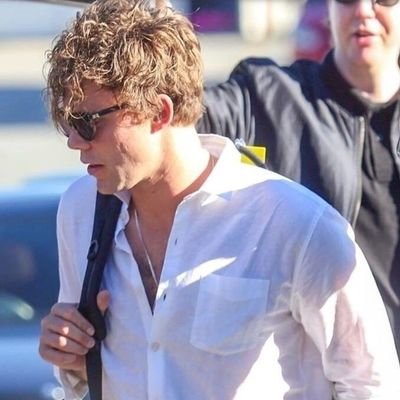 AshtonLivesos's profile picture. 1/? Livesos // Beside You 🎶 // Lukey 🖤