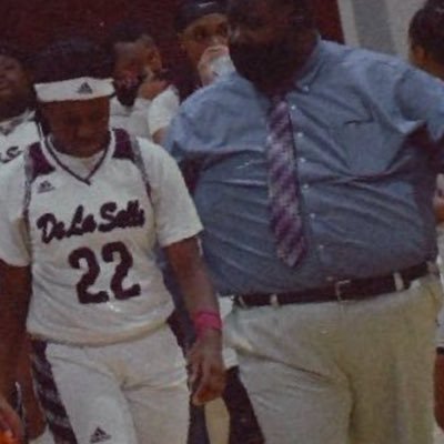 De La Salle Girls Basketball Head Coach : Mike Mosley Sr. @mikemosley101 Assistant Coaches : Mike Mosley Jr. @__MikeGee , Jada Bickham @jbee5_