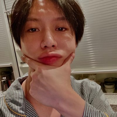 tooyoungndumb's profile picture. extra + ordinary. (to no @attentionshinee)