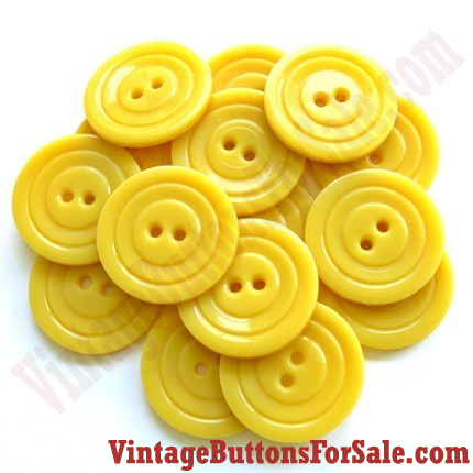 Love BAKELITE BUTTONS??? Daily tweets of bakelite buttons for sale. #Vintage #Bakelite #Buttons