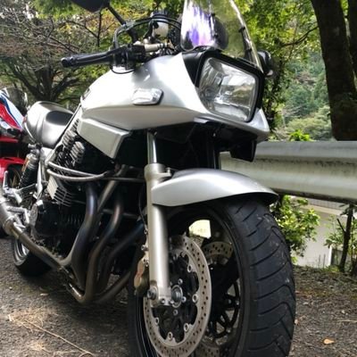 gsxr1100k's profile picture. KSRⅡ(B1) 、アドレスV100(CE11)、GSX1100S(Y)を所有しています。
猫😸、スキー⛷️、ボウリング🎳、芝生🍀、ウイスキー🥃（特にアイラ系）が好きです。
よろしくお願いします😊