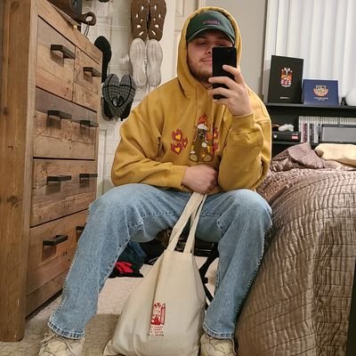 jbromstein's profile picture. I'll fix your computer if you pay me




https://t.co/XIEiHRN0IL