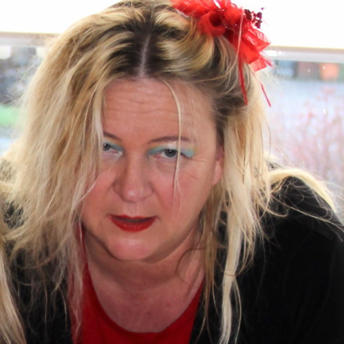 AstridWevers's profile picture. Theatermaakster Comédienne Zangeres Performer Actrice Tekstschrijfster Kunstenares theaterbureau bedrijf  feest  workshops zang schilderen fotografie 0623161597