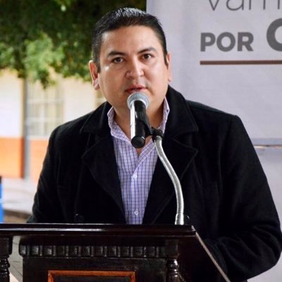 BetoAnduaga's profile picture. Soy amigo de mis amigos, hermano de mis inigualables hermanas, esposo de mi linda esposa, hijo de mis queridos padres y padre de mis preciosos hijos.