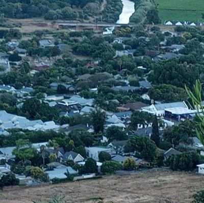 tawaz_zombo's profile picture. look at those?🙄🙄