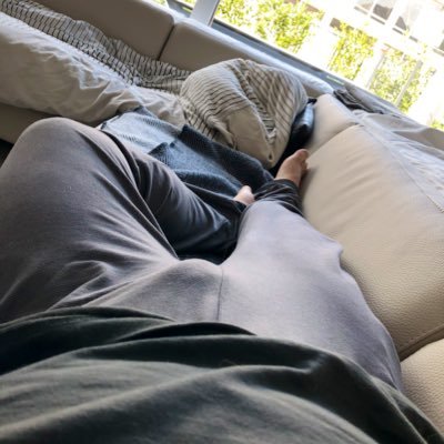 gay-man in Luxembourg 🇱🇺. I’m versa and kinky but I also love a good hard dick in my man-pussy! For 18+ only 🔞