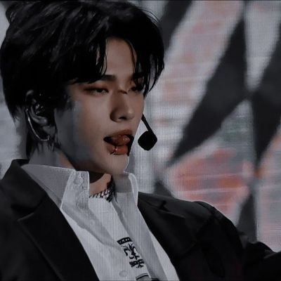 𝙷𝚠𝚊𝚗𝚐 𝙷𝚢𝚞𝚗𝚓𝚒𝚗 ||
𝕿𝖍𝖊 𝕲𝖍𝖔𝖘𝖙 𝕻𝖗𝖎𝖓𝖈𝖊 ||
𝗜𝗻 𝘀𝗲𝗮𝗿𝗰𝗵 𝗼𝗳 𝗺𝘆 𝘀𝘄𝗲𝗲𝘁 𝗯𝗮𝗯𝘆 ||
и встретив тебя, я понял, ты нужен мне. 🖤