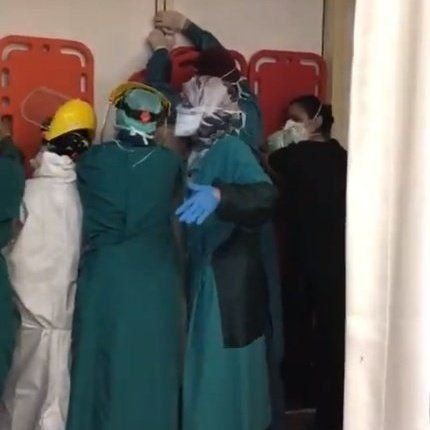 Büyük Türk Milleti'nin sağlığı için devletinin ve milletinin emrinde bir sağlıkçı.
Vatan ve Bayrak Aşığı