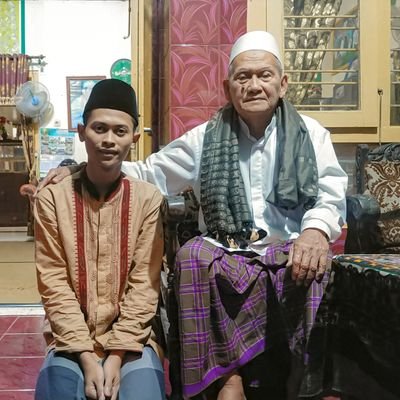 وكن مستفدا كل يوم زيادة  #  من العلم واسبح في بحور الفوائد
.
.
.
Jadikan hari-harimu penuh peningkatan dalam keilmuan dan menyelamlah dalam lautan kemanfaatan