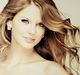 iOriginality's profile picture. Twitter de frases engraçadas, que, são em sua maioria. Já os tweets sérios, amorosos e etc, já são poucas.