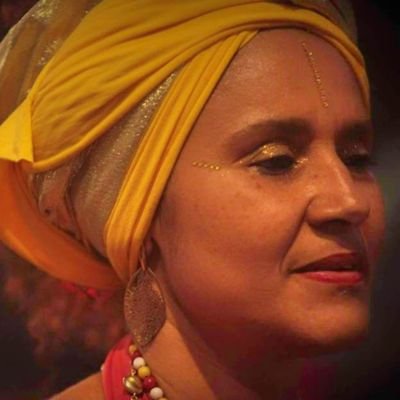 Arte educadora,Musicista, produtora cultural, fundadora e mestra do Maracatu Ventos de Ouro @maracatuventosdeouro e idealizadora do Ânima @animamulheresartistas