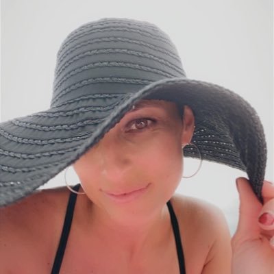 Mom to two beautiful daughters and two pups, independent consultant for Scentsy, executive admin assistant at Abington FD, Quincy College graduate