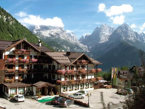 HotelLorenzetti's profile picture. Opposite the charming scenery of the Brenta Dolomites, our Hotel Lorenzetti Madonna di Campiglio surprises with a traditional and comfortable.
