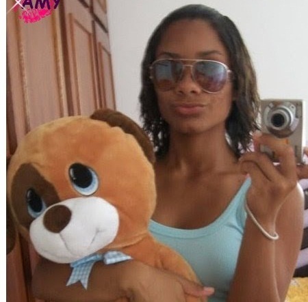 Annah_barreto's profile picture. I'm just a little monster in search of happiness, love and letting myself be guided....