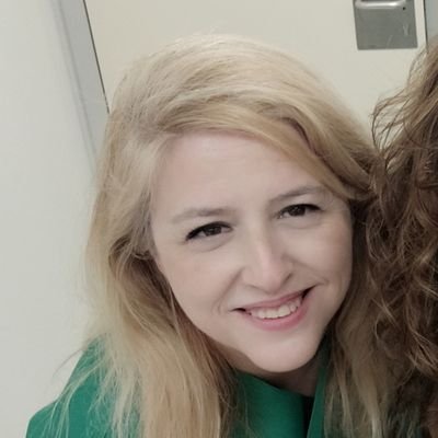 Enfermera de urgencias, me gusta cuidar y sentir adrenalina subir en ciertos momentos de emergencia, pero sensible porque también se llorar en otras situaciones