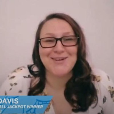 40Y/O Michigan woman $70 Million Powerball lottery Winner Mother of Two and one granddaughter Giving back to the Society by paying credit cards MAGA