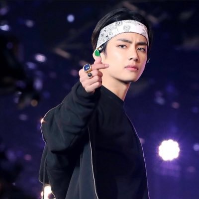 Sweet night & Stream Inner child by Kim Taehyung. https://t.co/mgB5fnW10E 💜 https://t.co/IfWnm1UFzD