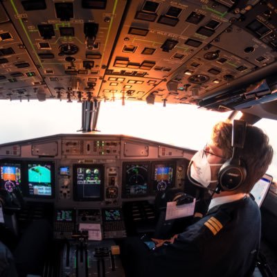 ATR72-600 Professional Pilot & Photographer