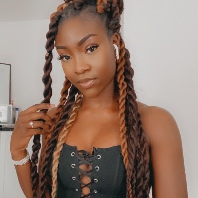 tee_lolaa's profile picture. 