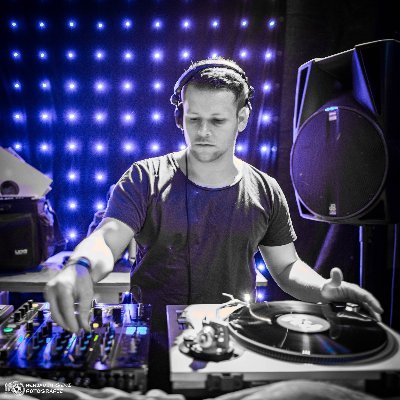 VINYL DJ since 2008
based in Germany
Techno // House // Classixx
✉ BOOKING: booking@scanna-music.de
https://t.co/ds9FflWqwT
https://t.co/2AmCsXN1pE