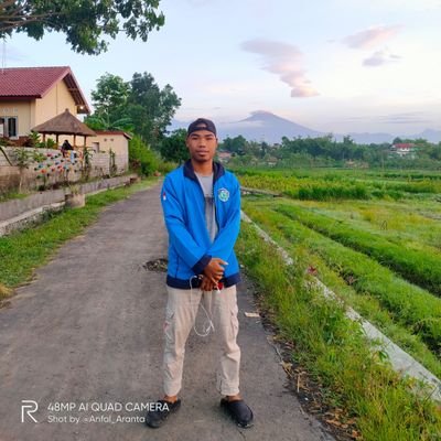 Istikomah,semangat demi menggapai mimpi yang tinggi dan apabila kita jatuh maka kita akan jatuh diantara bintang-bintang
