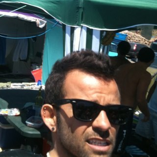 tonymarucozarza's profile picture. Barbero, dueño de Zarza Peluquero’s Tenerife, realista, solidario, incansable....