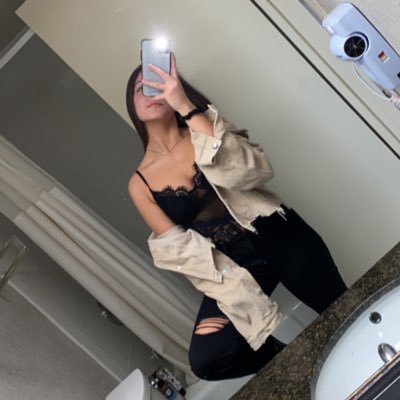 layniebuuug's profile picture. 