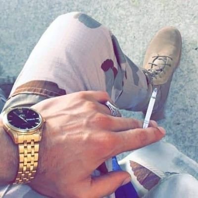 مصاب بتسعه وتسعون لعنة🥴
خالف للوعود بارد😑
مستفز😏
وأمتلك خبث مئة شيطان😈
وأنا عكس الناس تمامآ🙃