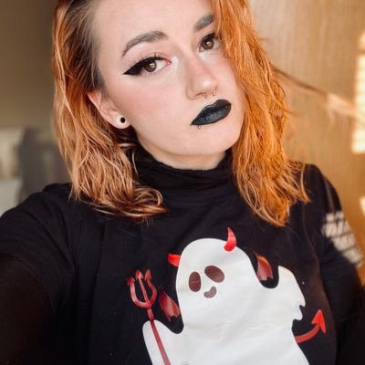 she/her | bisexual | simmer | mom | witchy/goth vibes | streamer/youtuber