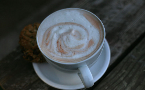 ThriceCafe's profile picture. we serve the best of Brazilian coffee, in house baked good with gluten free & vegan options, homemade vegan&traditional ice creams & delicious sandwiches.