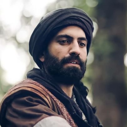 وَكُن رجُلاً إِن أَتَوا بعدَهُ .. يقولونَ مَرَّ وهذا الأثر