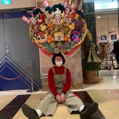 お笑い舞台裏方の進行てのを機嫌良くやらせてもらっています。劇場、単独、ツアーなどなど。ほぼ舞台袖か飲み屋にいます。味噌汁は具なしが好きです。