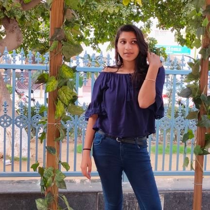 तुम मुझको शायर कहते हो?
में तो बस जज़्बात लिखती हूँ।🌺
अभिनय |लेखन |नृत्य |खान-पान🌺
विद्यार्थी🌺