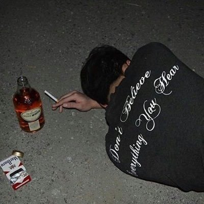 Мир обязательно разобьет нам сердце. 🥀А некоторым уже разбил!и не только сердце.Глаза губы,разбиты к чертям❌НО ЖИЗНЬ ВЕДЬ ПРОДОЛЖАЕТСЯ.не помогло да и мне тоже