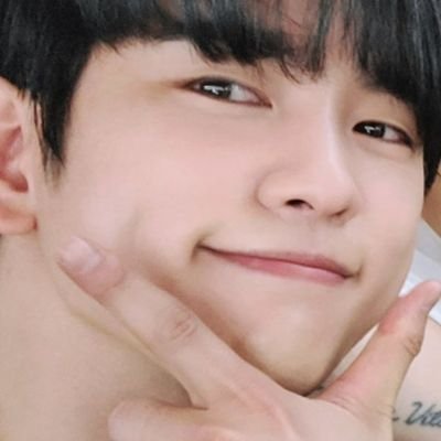 myblue_jy's profile picture. 뭘봐 녕수니 첨 봐? @JINYOUNG
