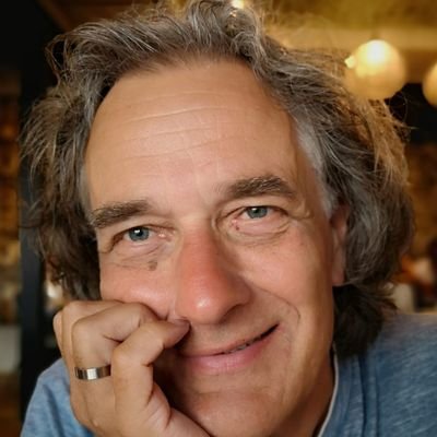 Dichter | schrijver | muziekfriek | oud-stadsdichter van Zutphen