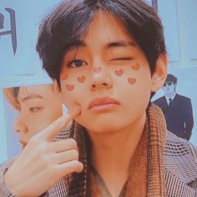 ddaengtaehyung's profile picture. taehyung in my pfp, username, and header but all I care about is hwang hyunjin
