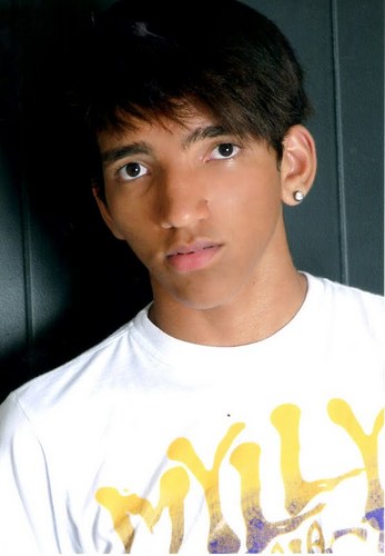 Modelo. 17 anos.Sou de Recife.Fotolo/Msn/Orkut eh soh pedir :D