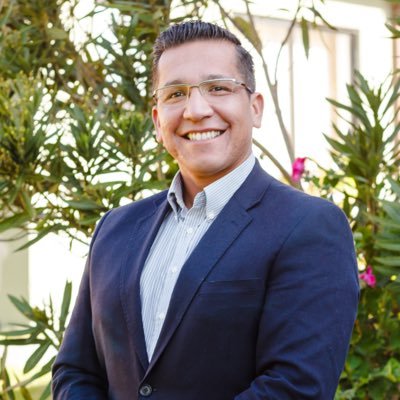 Isaac_Quevedo_'s profile picture. Sampedrino, regionalista. caminando siempre por la derecha... políticamente apasionado, rigurosamente productivo. 👌🏿🇨🇱